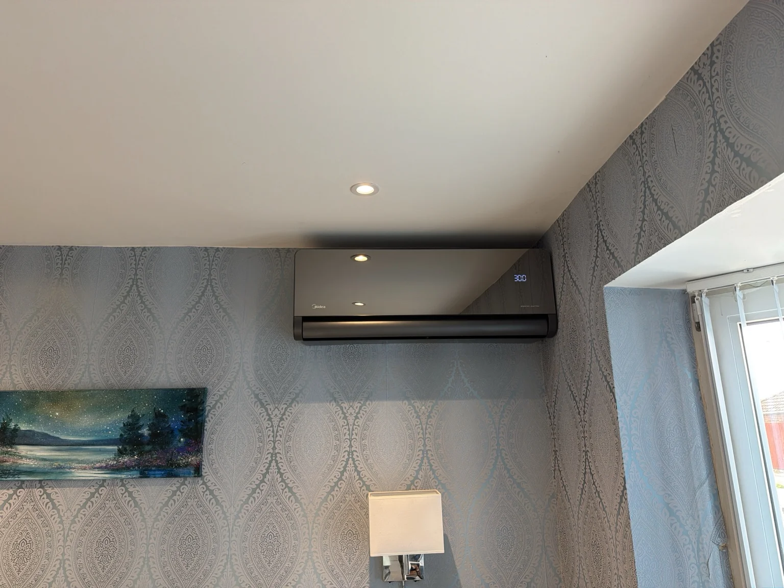 KHM air conditioning installation in a finished living room